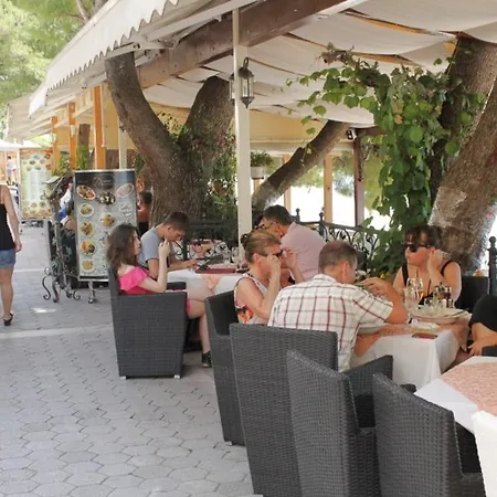 By The Sea - 6666 Apartment