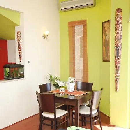 Apartment By The Sea - 6666 *