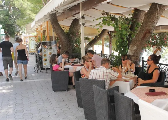 By The Sea - 6666 Apartment