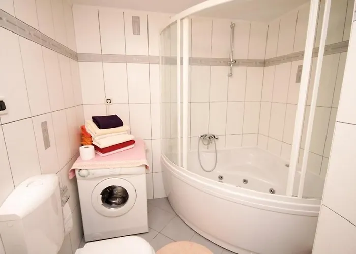 Apartment By The Sea - 6666 *