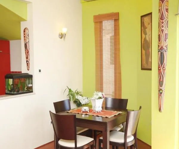 Апартаменти By The Sea - 6666 *