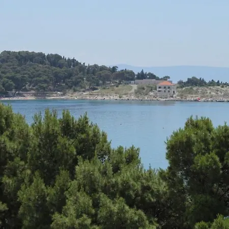 Apartment By The Sea - 6666 *